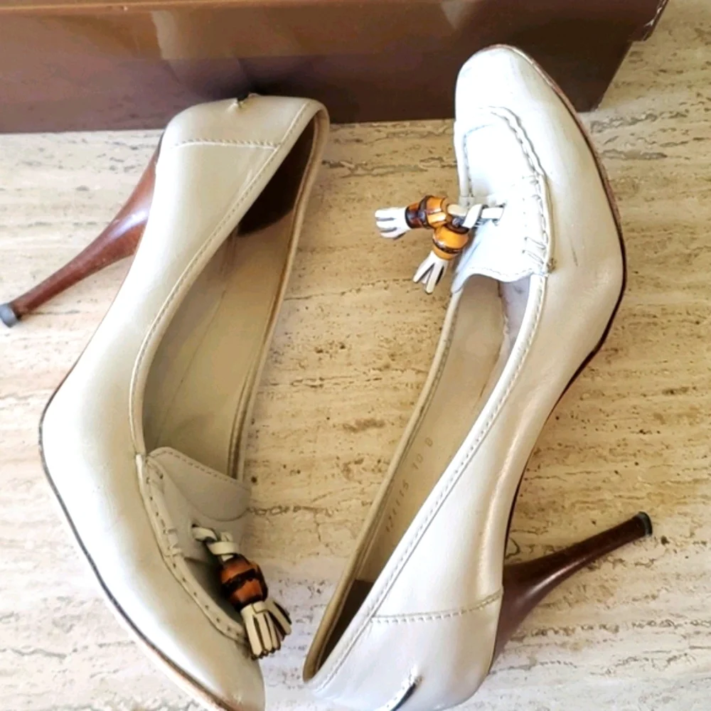Gucci Cream Heels with Brown Accents - Picture 2 of 5